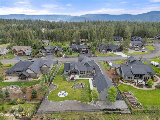 11633 N Spiraea LN, Hayden Lake, ID 83835