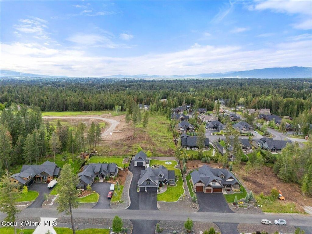11633 N Spiraea LN, Hayden Lake, ID 83835