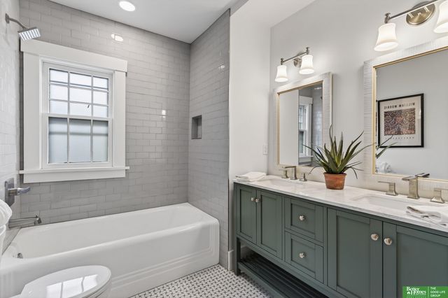 5115 Davenport Street, Omaha, NE 68132