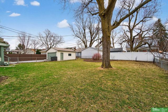 5115 Davenport Street, Omaha, NE 68132