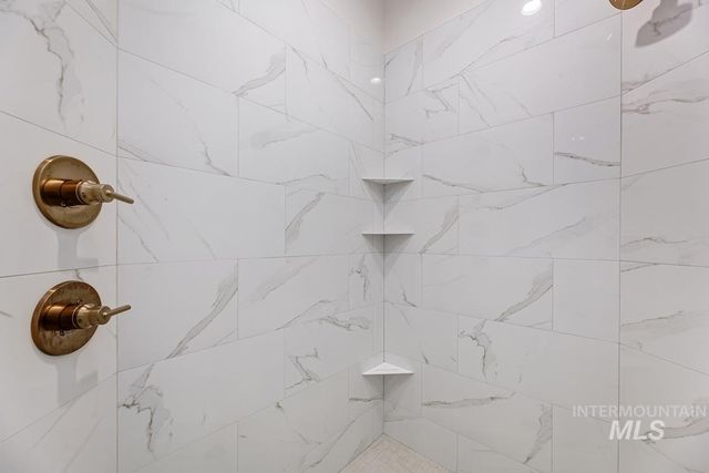 9295 W Sooty Grouse Ct, Boise, ID 83714