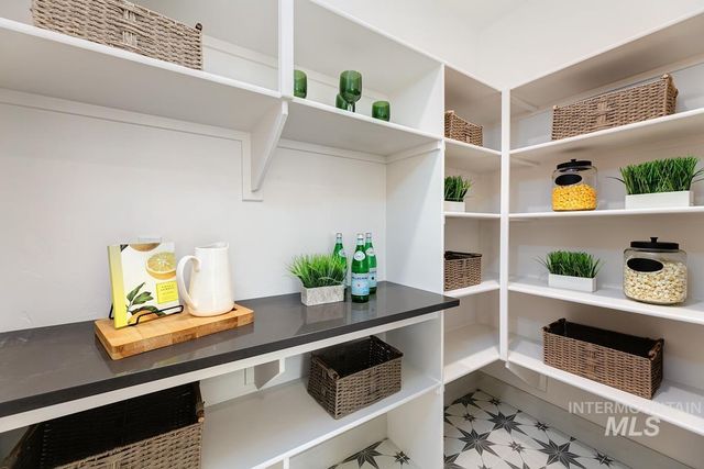 9295 W Sooty Grouse Ct, Boise, ID 83714