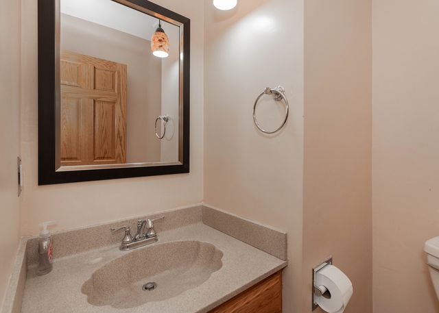 1680 Prairie Vista Circle, Bettendorf, IA 52722