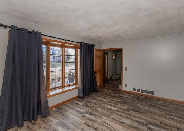 1680 Prairie Vista Circle, Bettendorf, IA 52722