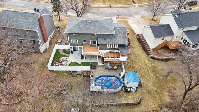 1680 Prairie Vista Circle, Bettendorf, IA 52722