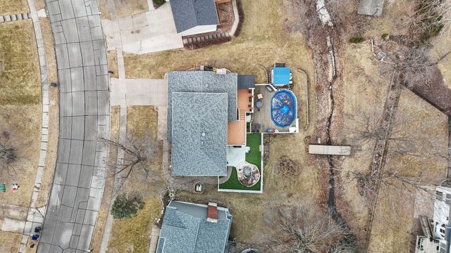 1680 Prairie Vista Circle, Bettendorf, IA 52722