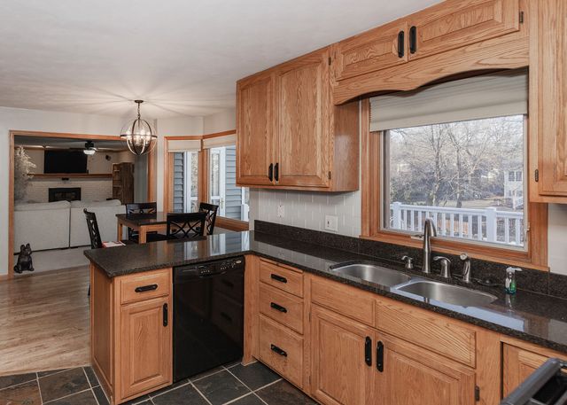 1680 Prairie Vista Circle, Bettendorf, IA 52722