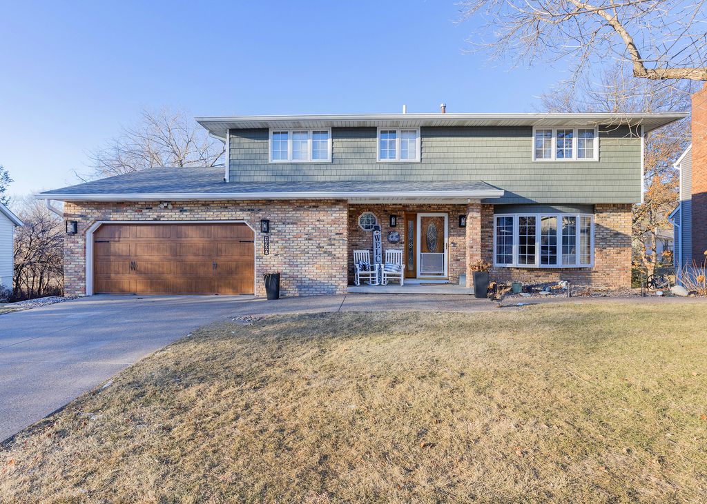 1680 Prairie Vista Circle, Bettendorf, IA 52722