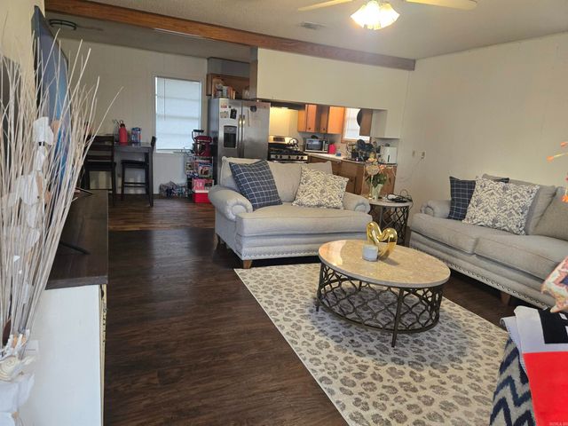 716 W Sypert Street, Nashville, AR 71852