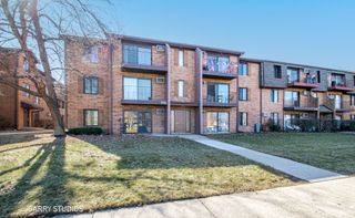 720 N Briar Hill Lane 5, Addison, IL 60101