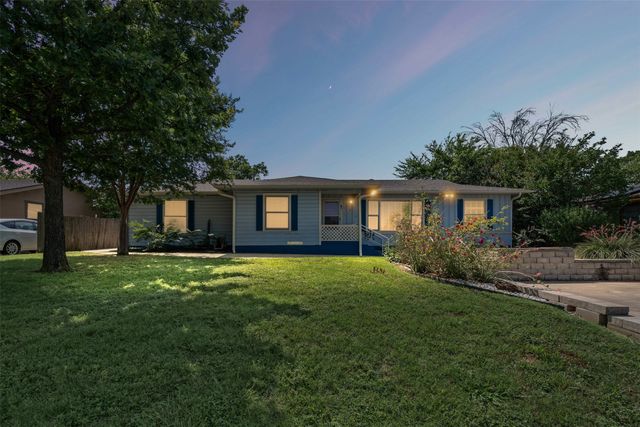 106 Oakwood Drive, Keene, TX 76059