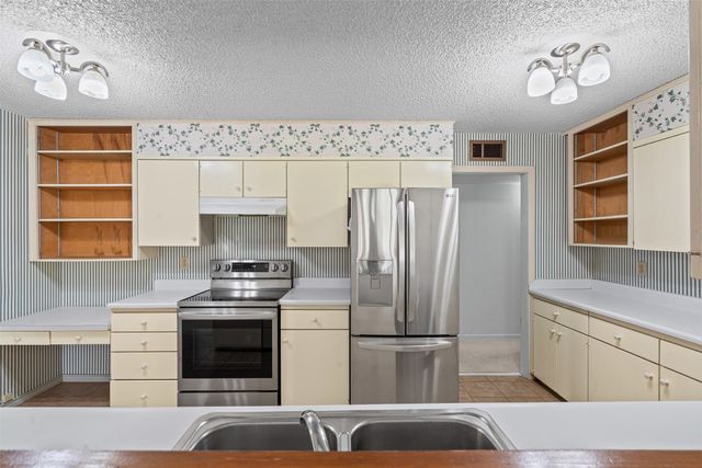 106 Oakwood Drive, Keene, TX 76059
