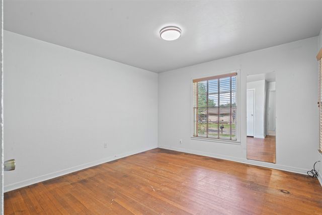 106 Oakwood Drive, Keene, TX 76059