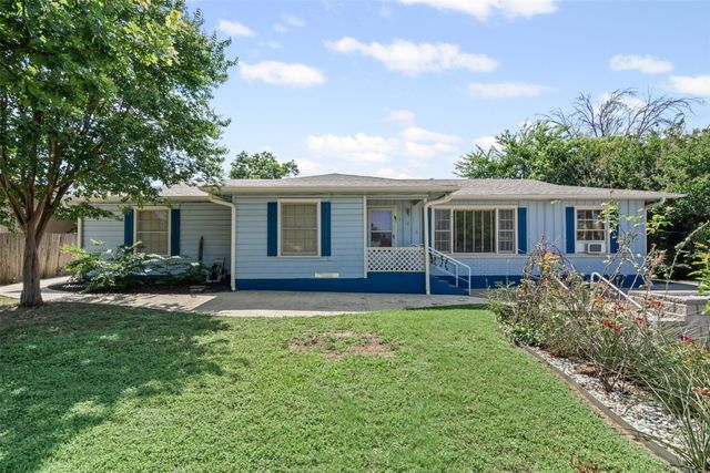 106 Oakwood Drive, Keene, TX 76059