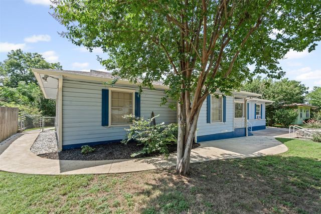 106 Oakwood Drive, Keene, TX 76059