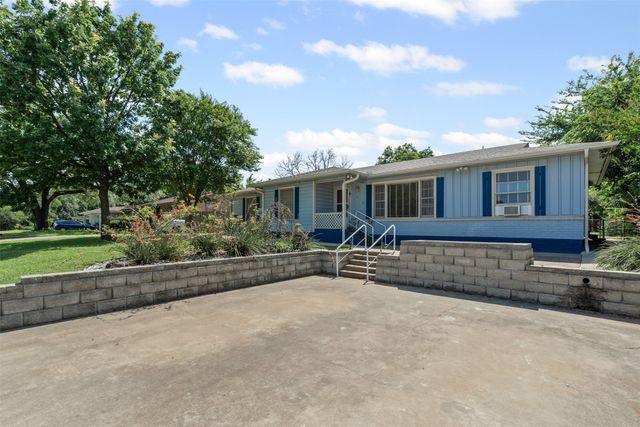 106 Oakwood Drive, Keene, TX 76059