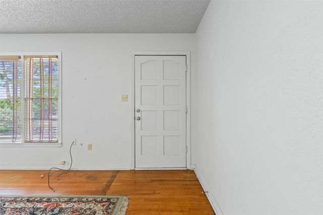 106 Oakwood Drive, Keene, TX 76059