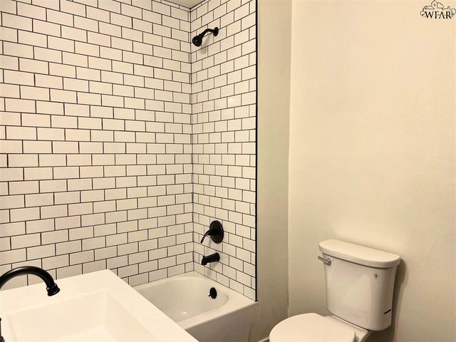 716 E CRAFTON STREET, Henrietta, TX 76365