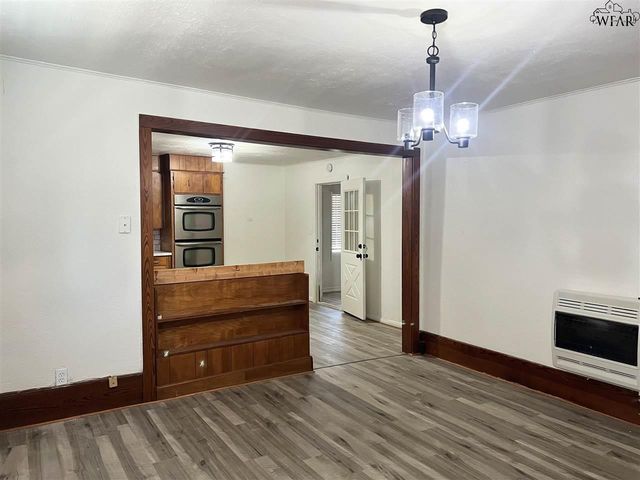 716 E CRAFTON STREET, Henrietta, TX 76365