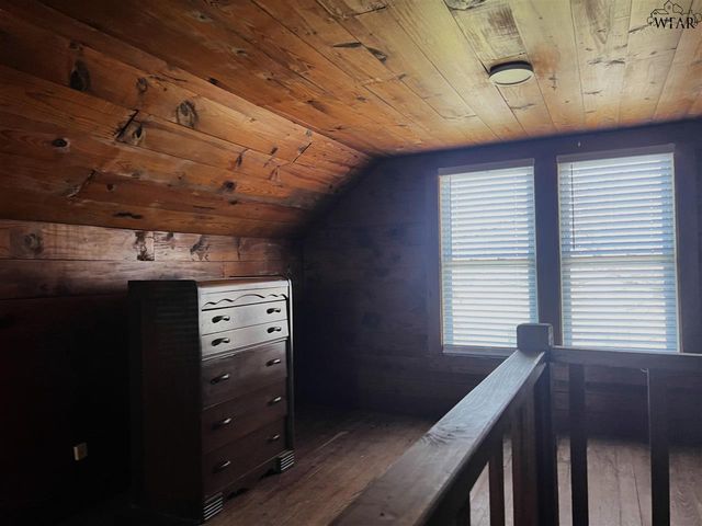 716 E CRAFTON STREET, Henrietta, TX 76365