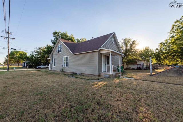 716 E CRAFTON STREET, Henrietta, TX 76365
