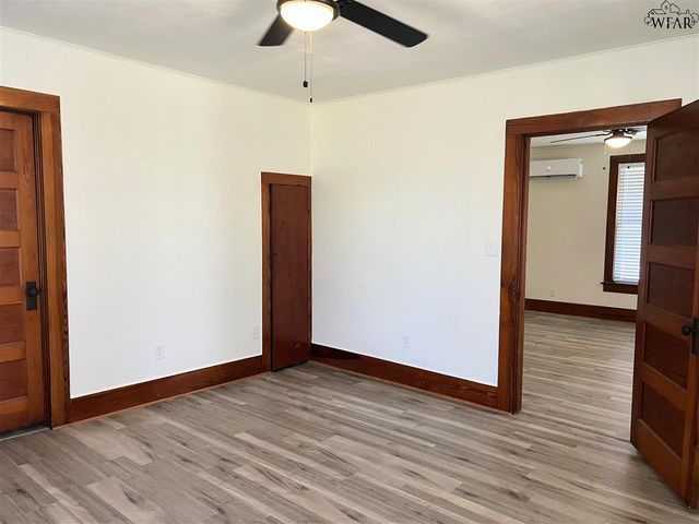 716 E CRAFTON STREET, Henrietta, TX 76365