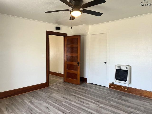 716 E CRAFTON STREET, Henrietta, TX 76365