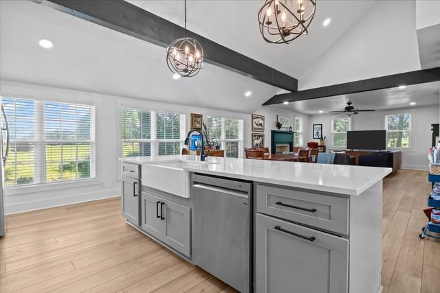 1030 Upper Creek Rd, Vanleer, TN 37181