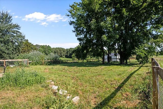 1030 Upper Creek Rd, Vanleer, TN 37181