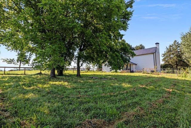 1030 Upper Creek Rd, Vanleer, TN 37181
