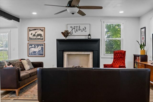 1030 Upper Creek Rd, Vanleer, TN 37181