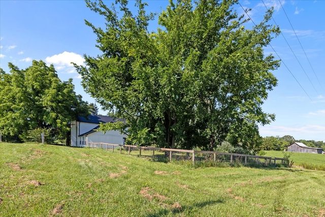 1030 Upper Creek Rd, Vanleer, TN 37181