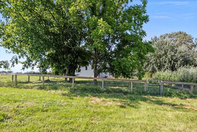 1030 Upper Creek Rd, Vanleer, TN 37181