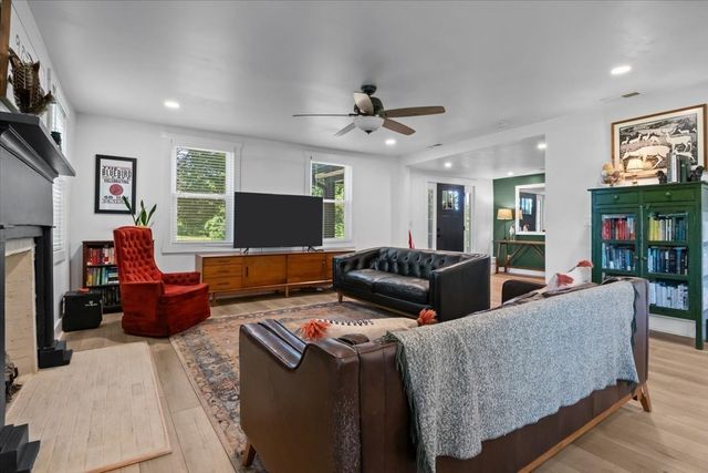1030 Upper Creek Rd, Vanleer, TN 37181