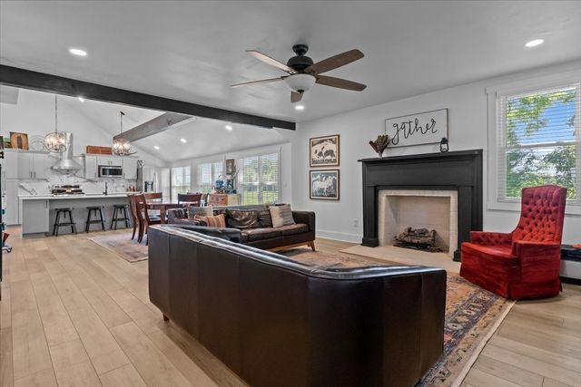 1030 Upper Creek Rd, Vanleer, TN 37181