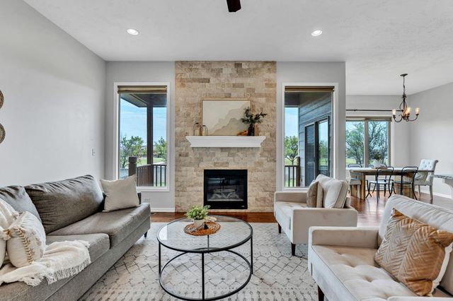 1009 E Rosemont Ct, Andover, KS 67002