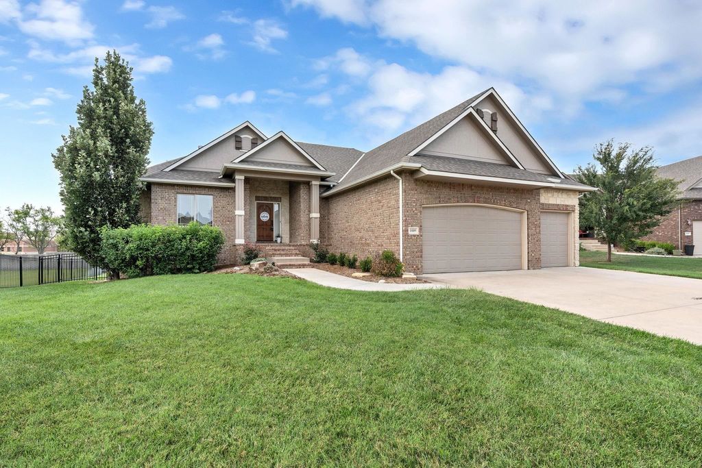 1009 E Rosemont Ct, Andover, KS 67002