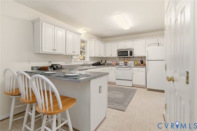 5343 Nairn Ln, Chester, VA 23831