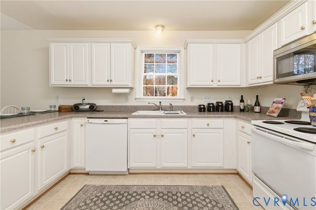 5343 Nairn Ln, Chester, VA 23831