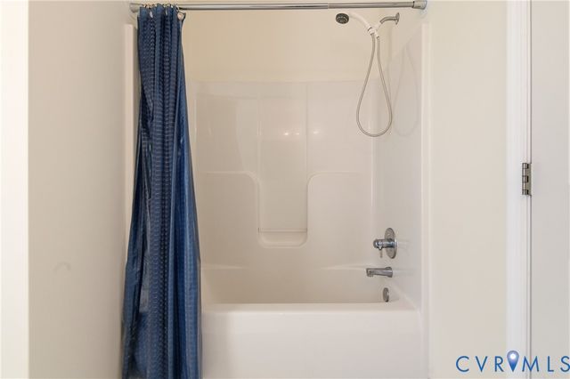 5343 Nairn Ln, Chester, VA 23831