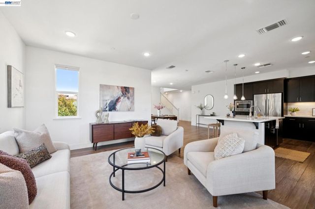 472 Diller St, Alameda, CA 94501