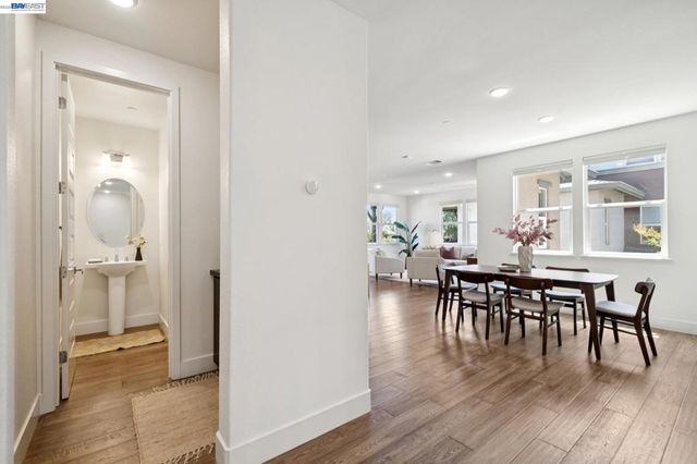 472 Diller St, Alameda, CA 94501