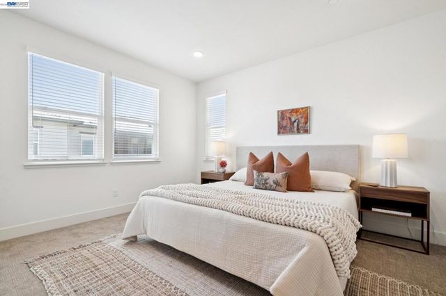 472 Diller St, Alameda, CA 94501