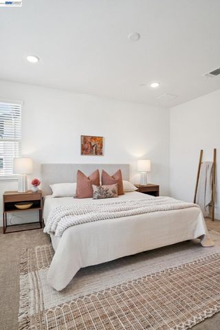 472 Diller St, Alameda, CA 94501