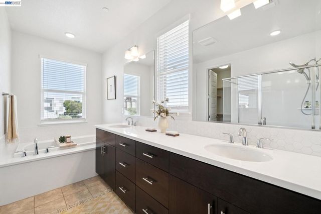 472 Diller St, Alameda, CA 94501