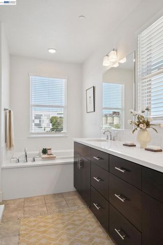 472 Diller St, Alameda, CA 94501