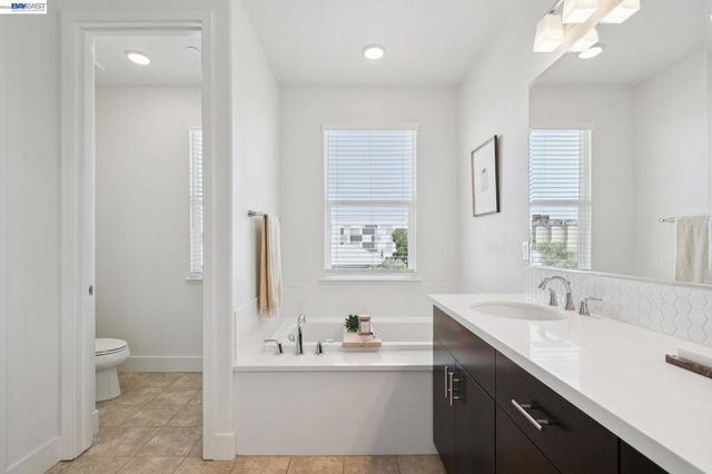 472 Diller St, Alameda, CA 94501