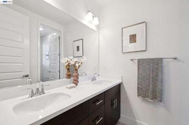 472 Diller St, Alameda, CA 94501