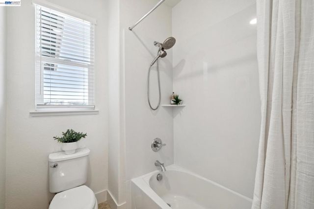 472 Diller St, Alameda, CA 94501