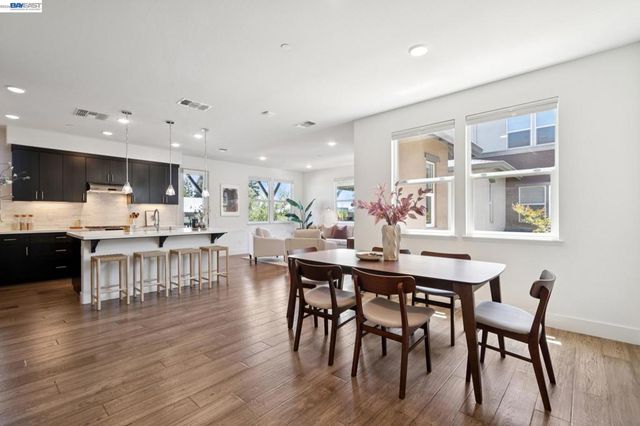 472 Diller St, Alameda, CA 94501